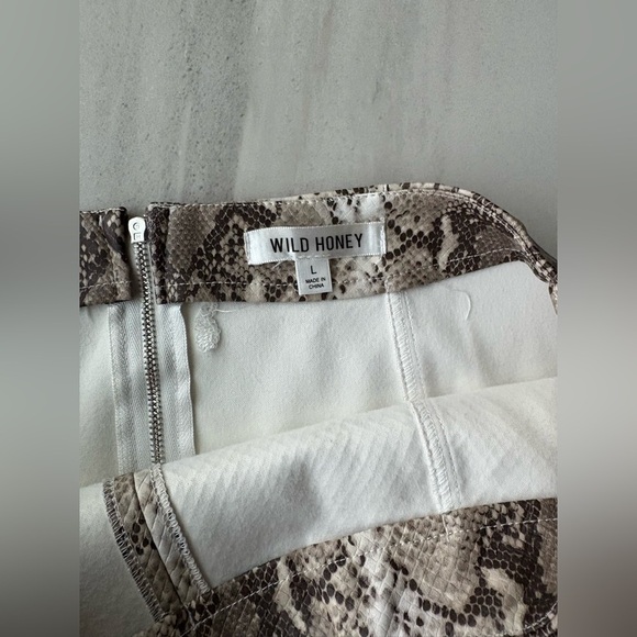 Wild Honey Mini Skirt Gray & Ivory Vegan Snakeskin Leather | Size Large - Picture 6 of 13